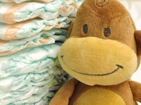 Windeln und Stoff-Affe